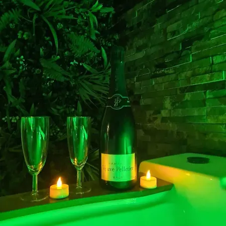 Appartement Les Bulles Medievales-spa-sauna *